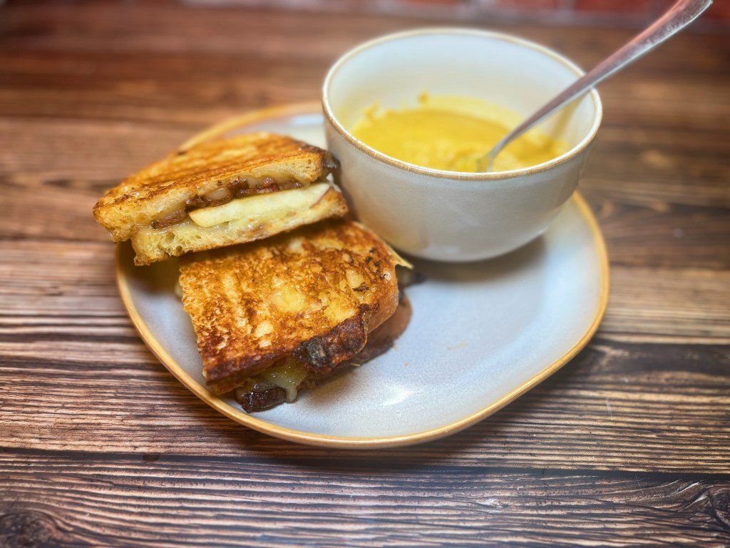 Cozy Squash Soup and Apple Bacon&nbsp;Sandwich